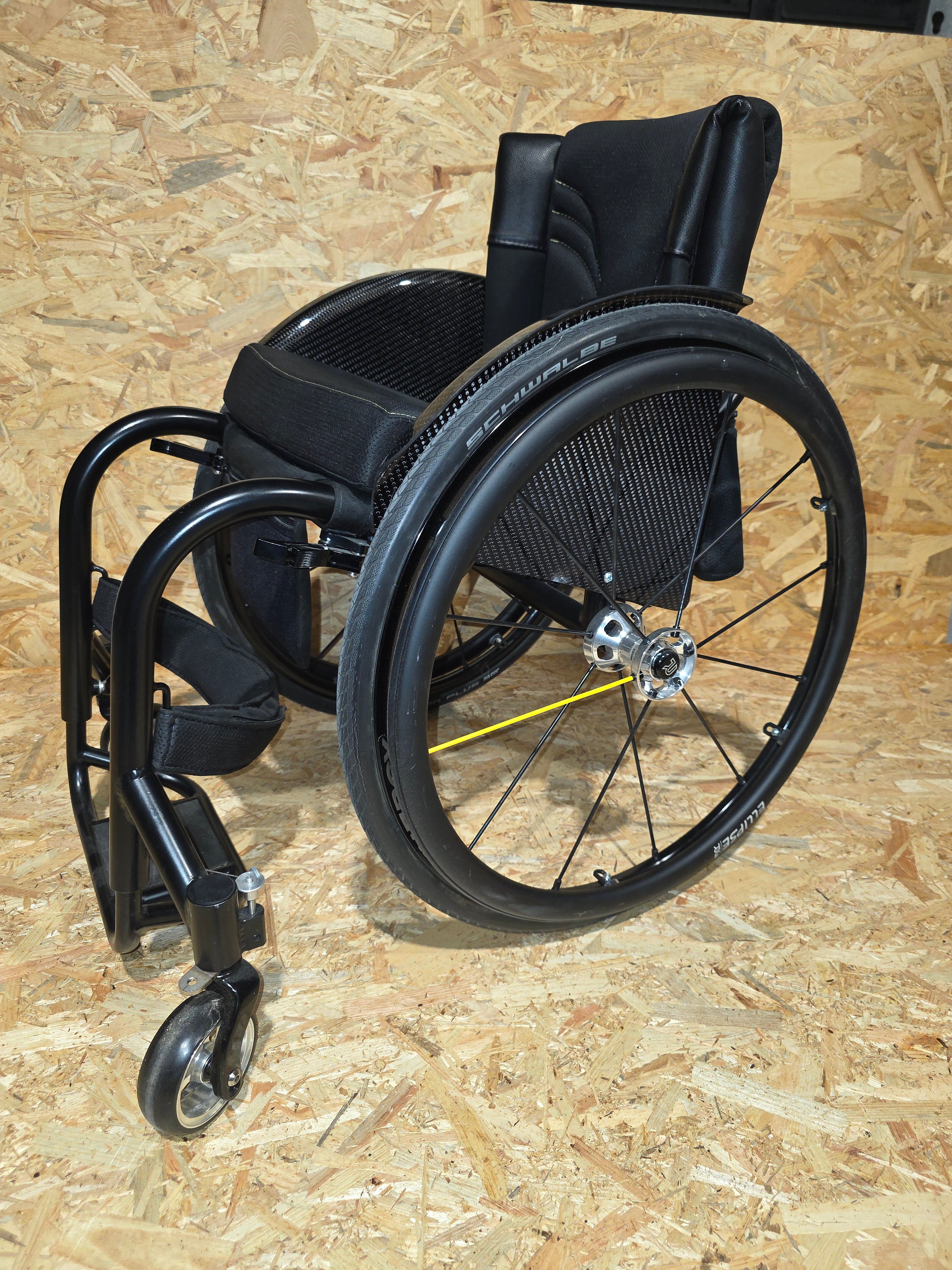 FAUTEUIL 36.5cm X 35cm