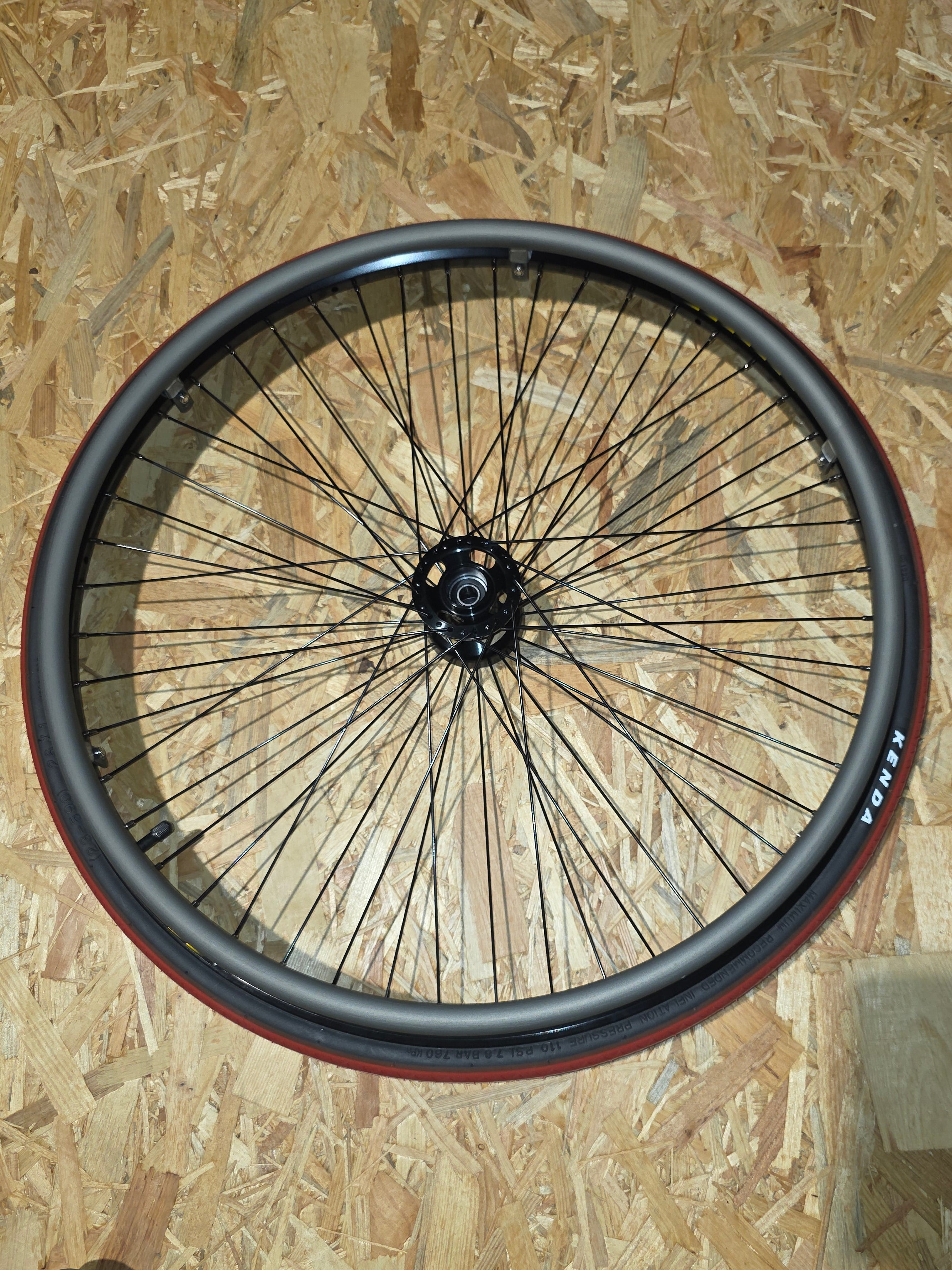 SUN EQUALISER + PNEU KENDA + MAIN COURANTE ALU