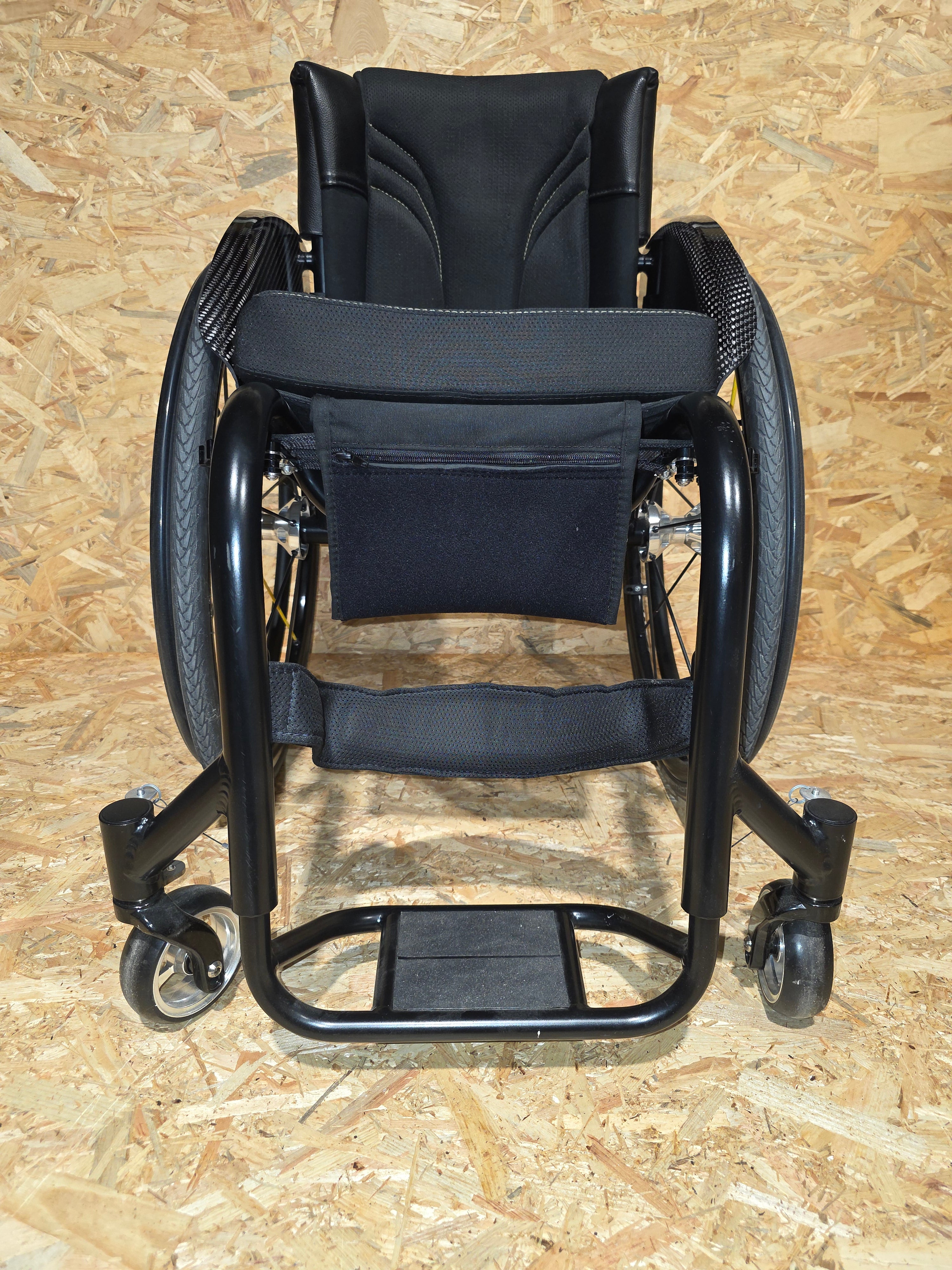FAUTEUIL 36.5cm X 35cm